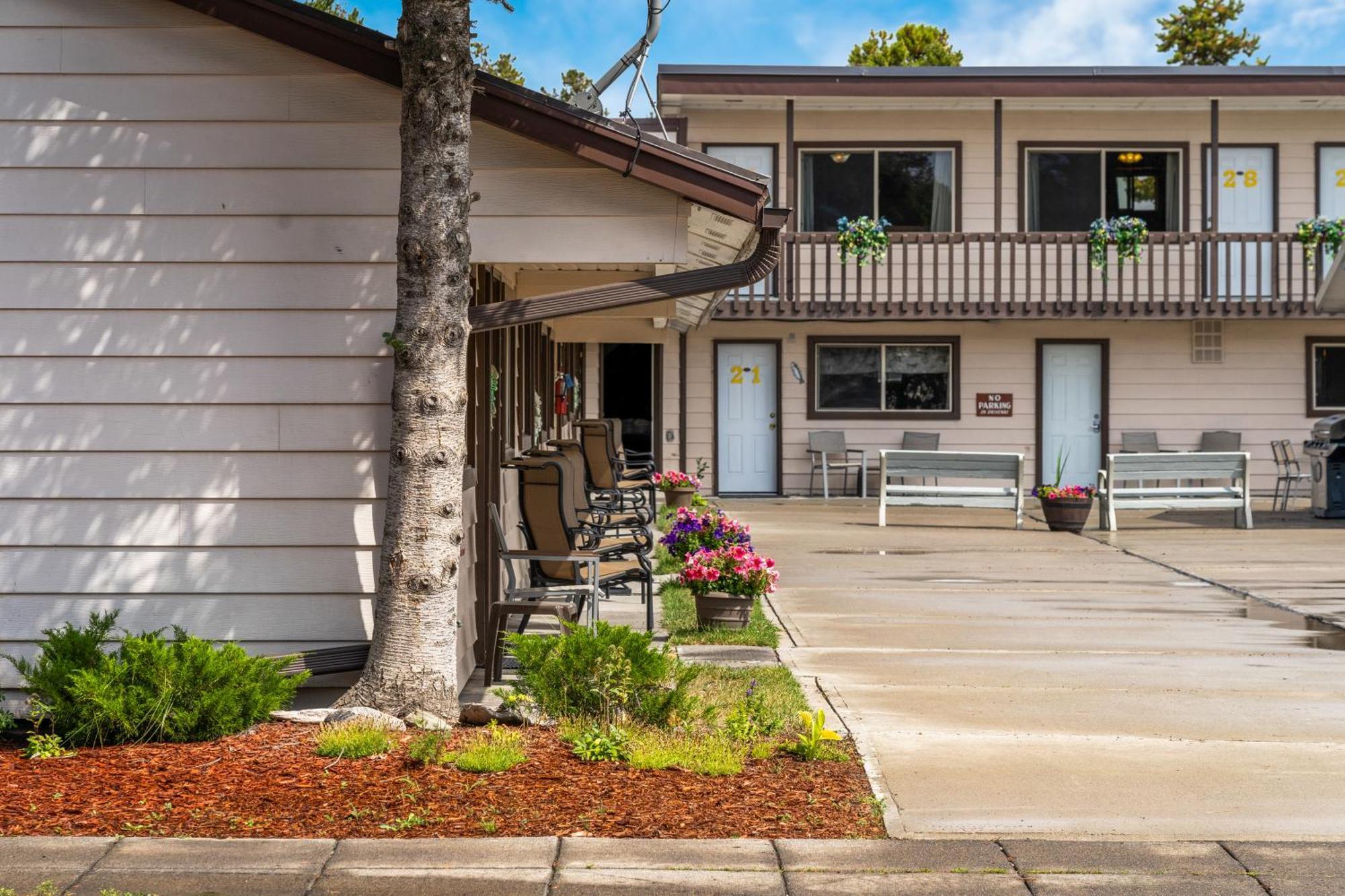Lazy Duck Inn West Yellowstone Exterior photo
